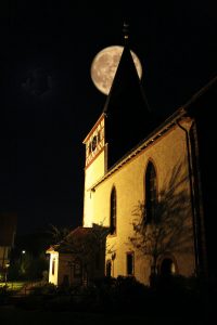 Wehrkirche Dertingen im Mondschein<br/>Foto: Reinhold Hörner